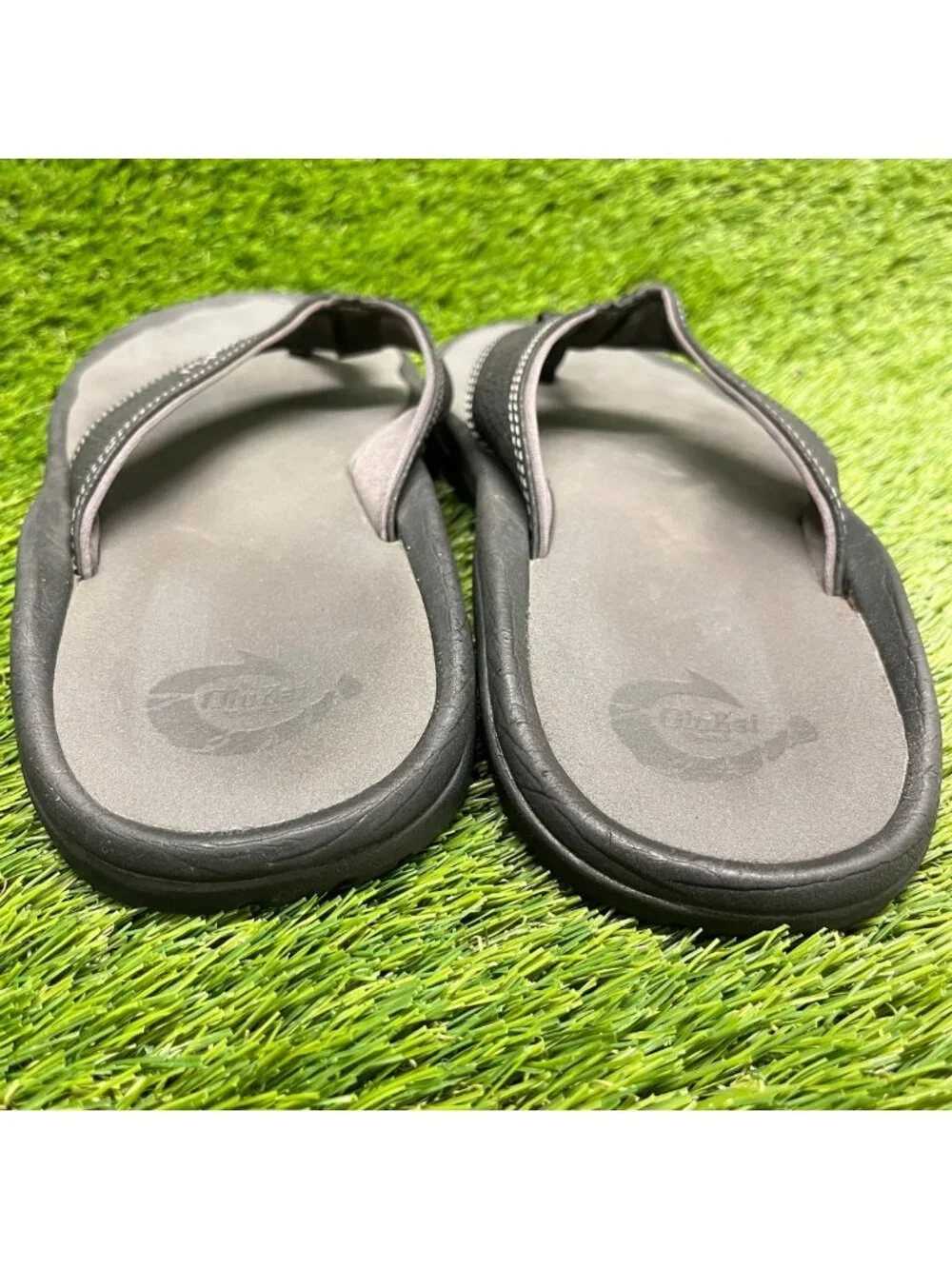 OluKai Ohana Mens Size 11 Black Gray Beach Outdoor Casual Flip Flops Sandals